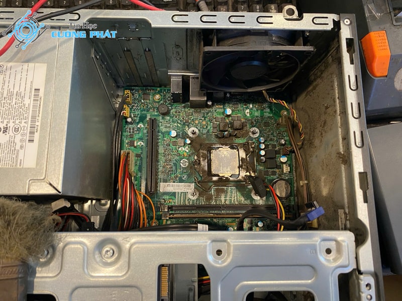 Máy tính PC để lâu ngày không vệ sinh, bụi bẩn bám đầy bên trong