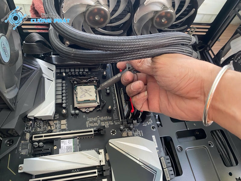 Cận cảnh tra keo tản nhiệt Arctic MX-4 cho laptop gaming bị nóng